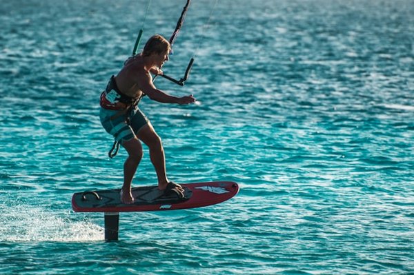 Où trouver les meilleures plages pour le kite-surf en Afrique du Sud?